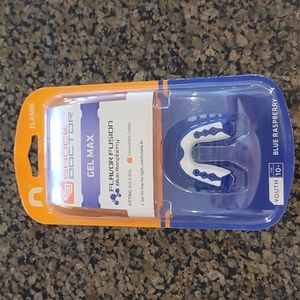 NWT Shock Doctor Gel Max Youth 10- Mouthguard Blue Raspberry Classic Fit